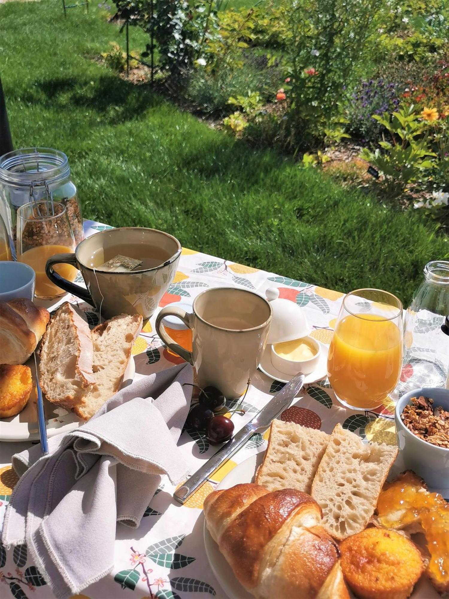 Au Jardin Des Deux Roches Bed and Breakfast Prissé Eksteriør billede