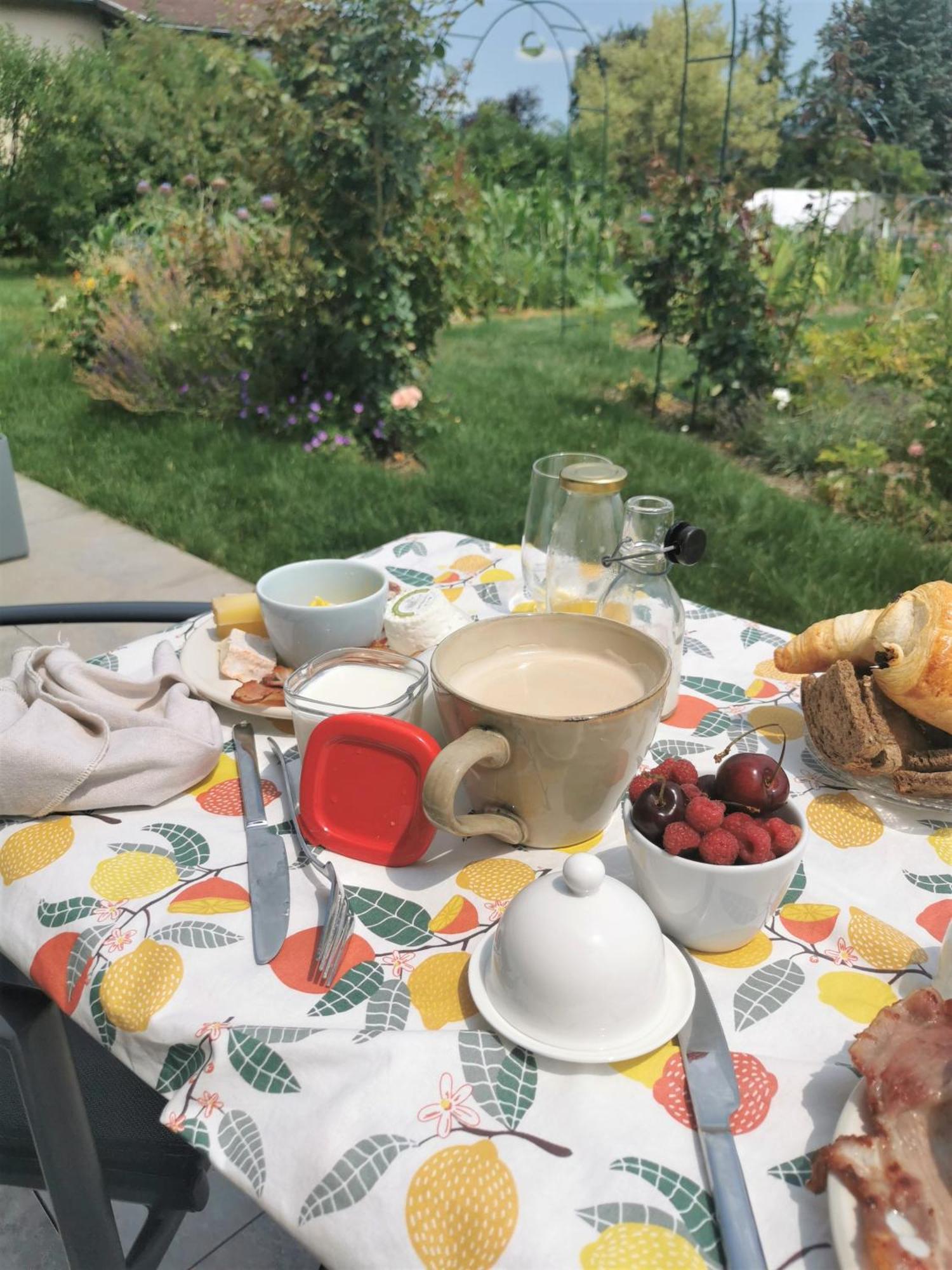 Au Jardin Des Deux Roches Bed and Breakfast Prissé Eksteriør billede